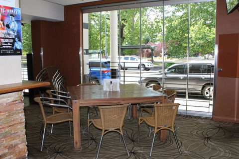 Royal Hotel Orange - Melbourne Tourism 3