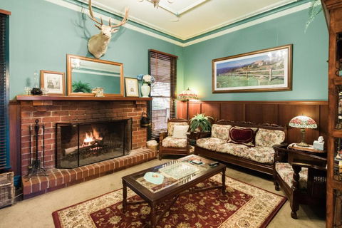 Rustic Refuge Guesthouse - Melbourne Tourism 2