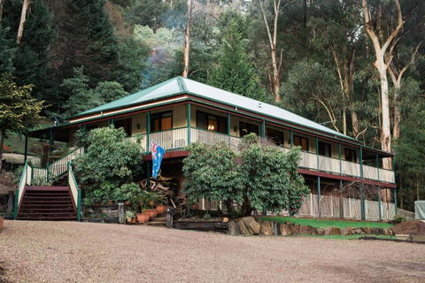 Rustic Refuge Guesthouse - Melbourne Tourism 1