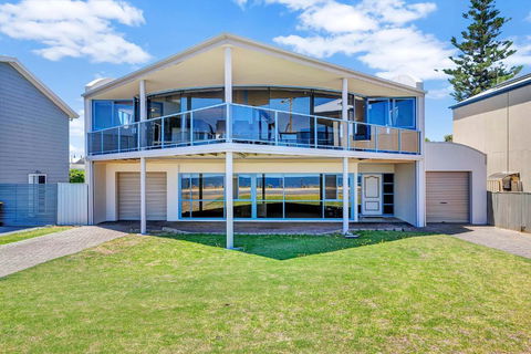Sail Away - Aldinga Beach - C21 SouthCoast Holidays - Melbourne Tourism 1