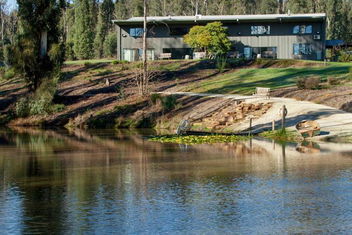Saladin Lodge with Melbourne Tourism