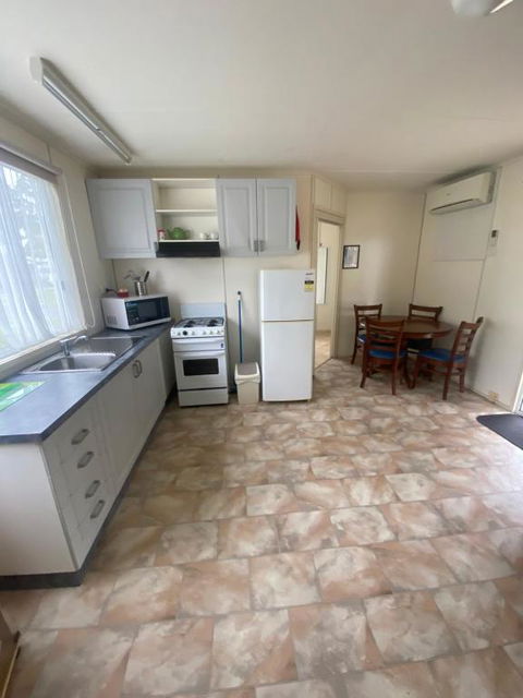 Sale Caravan Park - Melbourne Tourism 0