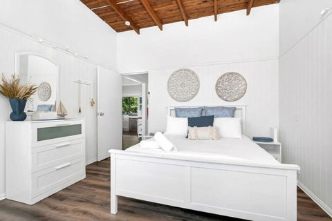 Sally Beach House With Ocean Views - Melbourne Tourism 2