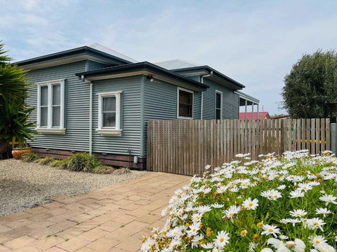 Saltwater Bungalow - WiFi - Melbourne Tourism 0