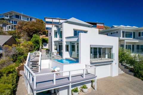 Salty Kiss I Private Properties - Melbourne Tourism 1