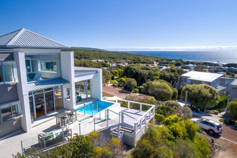 Salty Kiss I Private Properties - Melbourne Tourism 0