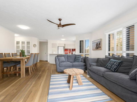 Salty Kisses On Marine Parade - Melbourne Tourism 3