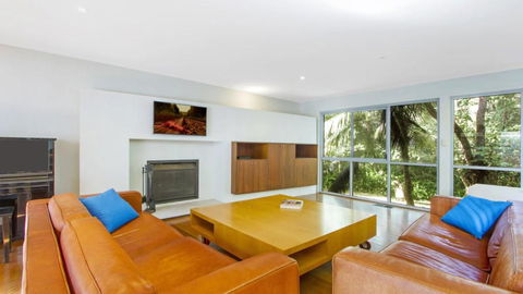 Sand & Sea - Pearl Beach With Pool - Melbourne Tourism 2