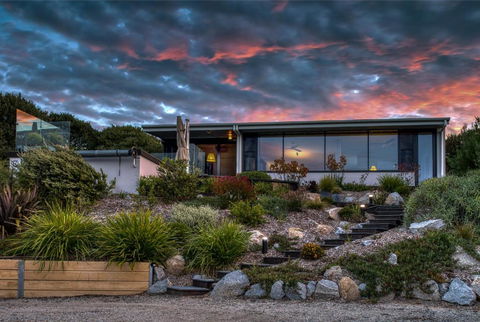 SALT Luxury Couples Villa - Melbourne Tourism 3