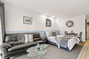 Sandbar Motel with Melbourne Tourism