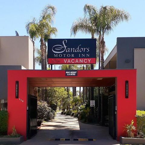 Sandors Motor Inn - Melbourne Tourism 0