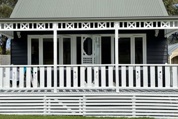 Sandpiper - Charming Beach Villa with Melbourne Tourism