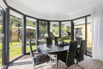 Sandstone Estate with Melbourne Tourism
