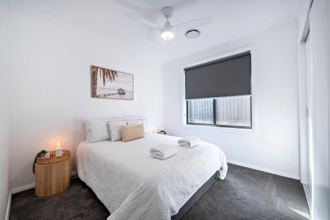 Sandstone - Family Entertainer, Refined Living - Melbourne Tourism 1