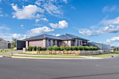 Sandstone - Family Entertainer, Refined Living - Melbourne Tourism 3