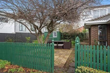 Sandy Bay Cozy Cottage Close To CBD - Melbourne Tourism 3