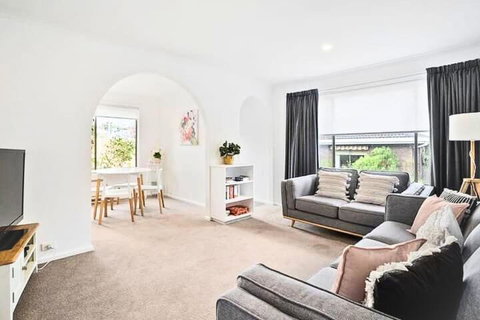 Sandy Bay Cozy Cottage Close To CBD - Melbourne Tourism 0