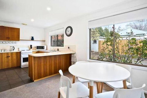 Sandy Bay Cozy Cottage Close To CBD - Melbourne Tourism 1