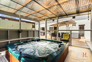 Sandy Bay Getaway W Spa 4 Bdr with Melbourne Tourism