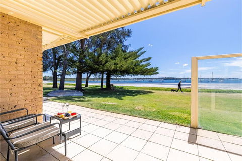 Sandy Beach House Corlette Unit 1 Waterfront WI-FI Aircon - Melbourne Tourism 2