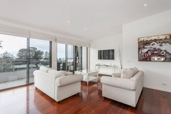 Sandy Beach One with Melbourne Tourism