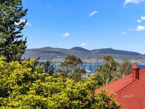 Sandy Bay Apartment With Hobart River View, Near UTAS - Stroll To Cafes And Shops - Melbourne Tourism 1