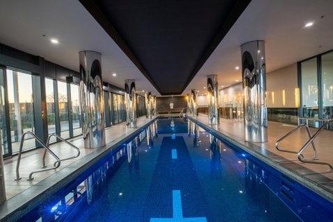 Serene Escape Panoramic Views, Pool, Gym, Sauna - Melbourne Tourism 3