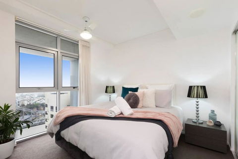 SK1 - 2 Level 2 Bedroom Skyline SkyHome - Melbourne Tourism 2