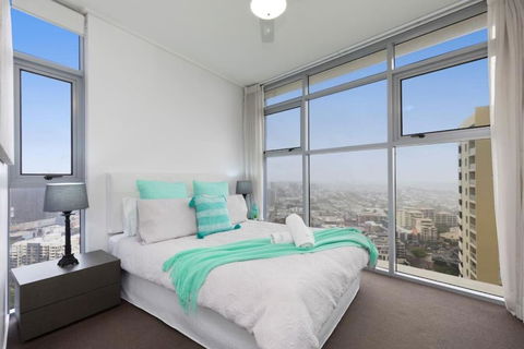 SK1 - 2 Level 2 Bedroom Skyline SkyHome - Melbourne Tourism 1