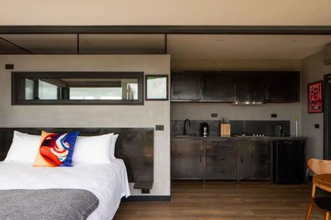 SKY SHIP 2 Luxury Off-Grid Eco Accommodation - Melbourne Tourism 1