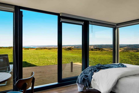 SKY SHIP 2 Luxury Off-Grid Eco Accommodation - Melbourne Tourism 3