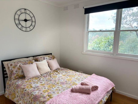Spacious 4 Bed, 2 Lounge, 2 Bath, Acre Home With Tree Top Views - Yarra Valley Gateway! - Melbourne Tourism 3