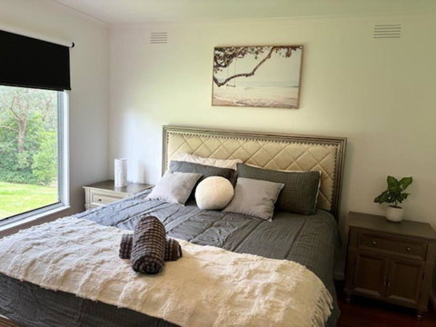 Spacious 4 Bed, 2 Lounge, 2 Bath, Acre Home With Tree Top Views - Yarra Valley Gateway! - Melbourne Tourism 1