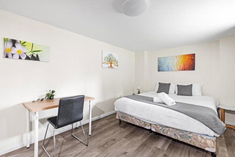 Spacious King Studio Room - Nearby Station & Shops - Located At Carramar - Melbourne Tourism 3