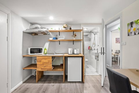 Spacious King Studio Room - Nearby Station & Shops - Located At Carramar - Melbourne Tourism 2