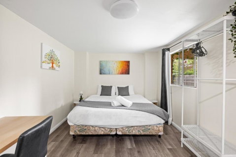 Spacious King Studio Room - Nearby Station & Shops - Located At Carramar - Melbourne Tourism 0