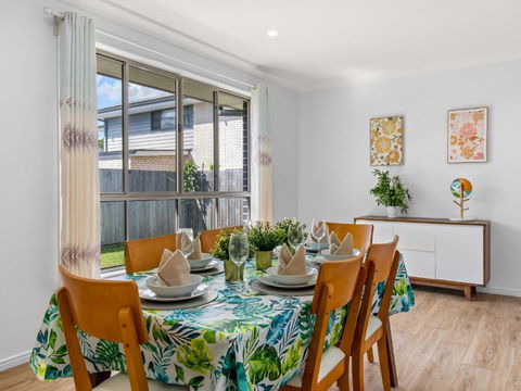 Spacious Newly Furnished 4BD Family Retreat - Melbourne Tourism 1