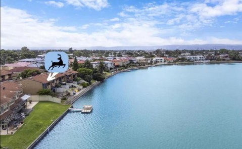 Stunning Lake View Townhouse-Dream Staycation - Melbourne Tourism 0