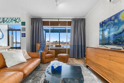 Stunning Lake View Townhouse-Dream Staycation - Melbourne Tourism 3