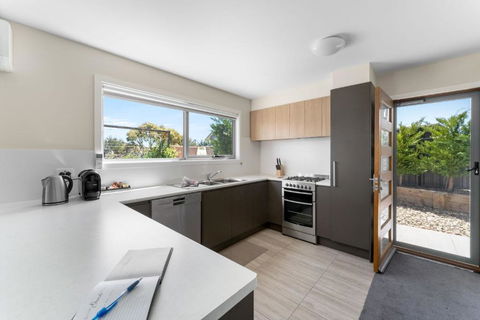 T Bar On Twynam - Modern 2BR Apartment L WiFi L Netflix L BBQ L Smart TV L Air-Con - Melbourne Tourism 0