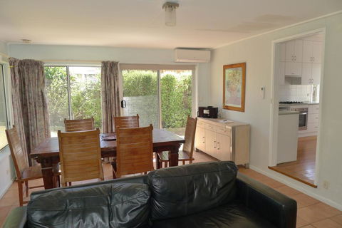 BEACHPOINT COTTAGE - Melbourne Tourism 3