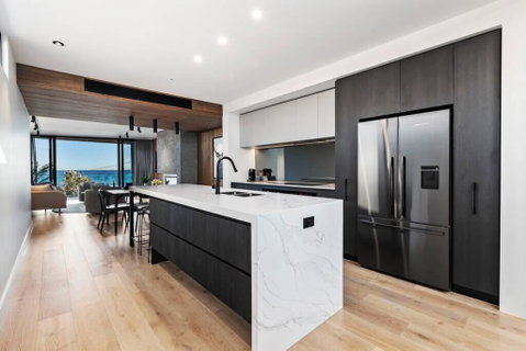 Beachside Lane - On The Beach, Water Views - Melbourne Tourism 0