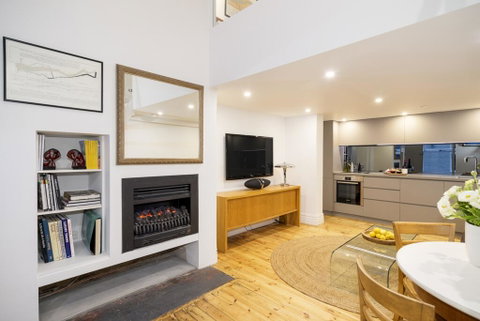 Beachside Luxury Loft Apartment - Melbourne Tourism 3