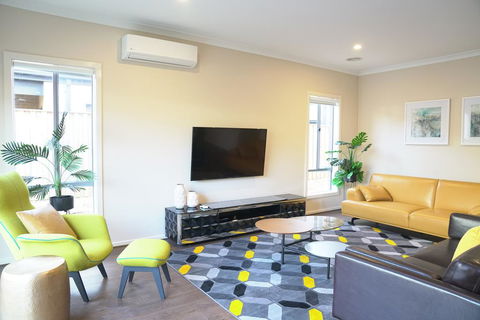 Beautiful House In Melbourne Southwest - Melbourne Tourism 1