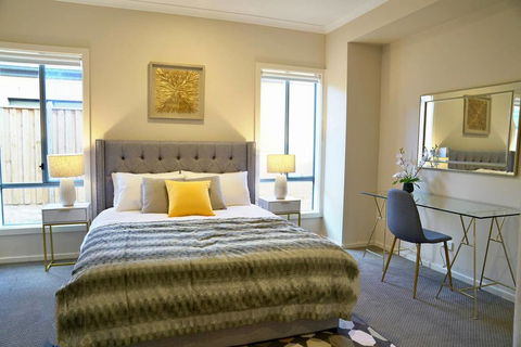 Beautiful House In Melbourne Southwest - Melbourne Tourism 0