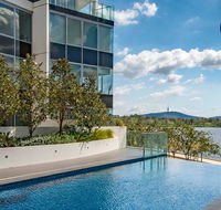 Beautiful Modern Lake View Apartment - Melbourne Tourism