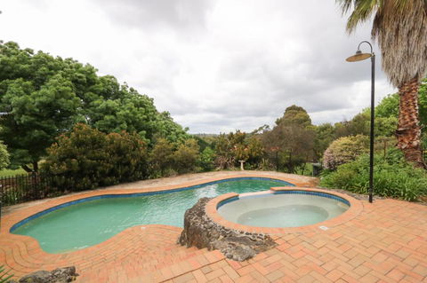Beautiful Resort Retreat Villa In The Yarra Valley - Entertainer's Delight - Melbourne Tourism 3