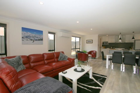 Bedrock - 11 Twynam Street, Jindabyne - Melbourne Tourism 3