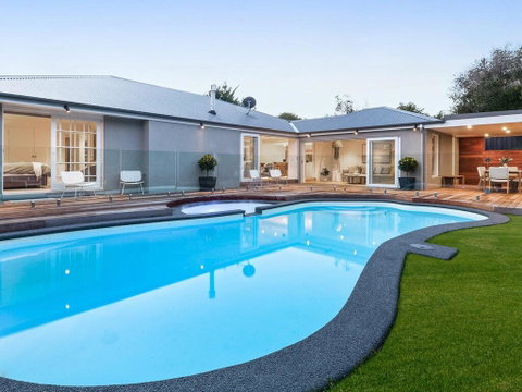 Bella Casa - Luxury Boutique Holiday Home With Heated Pool! - Melbourne Tourism 3