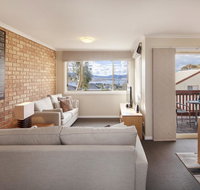 Beloka 9 - Overlooking Lake Jindabyne - Melbourne Tourism